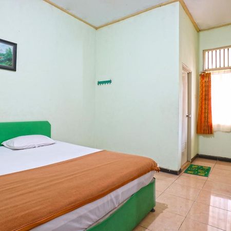 Hotel Camelia Malang Buitenkant foto