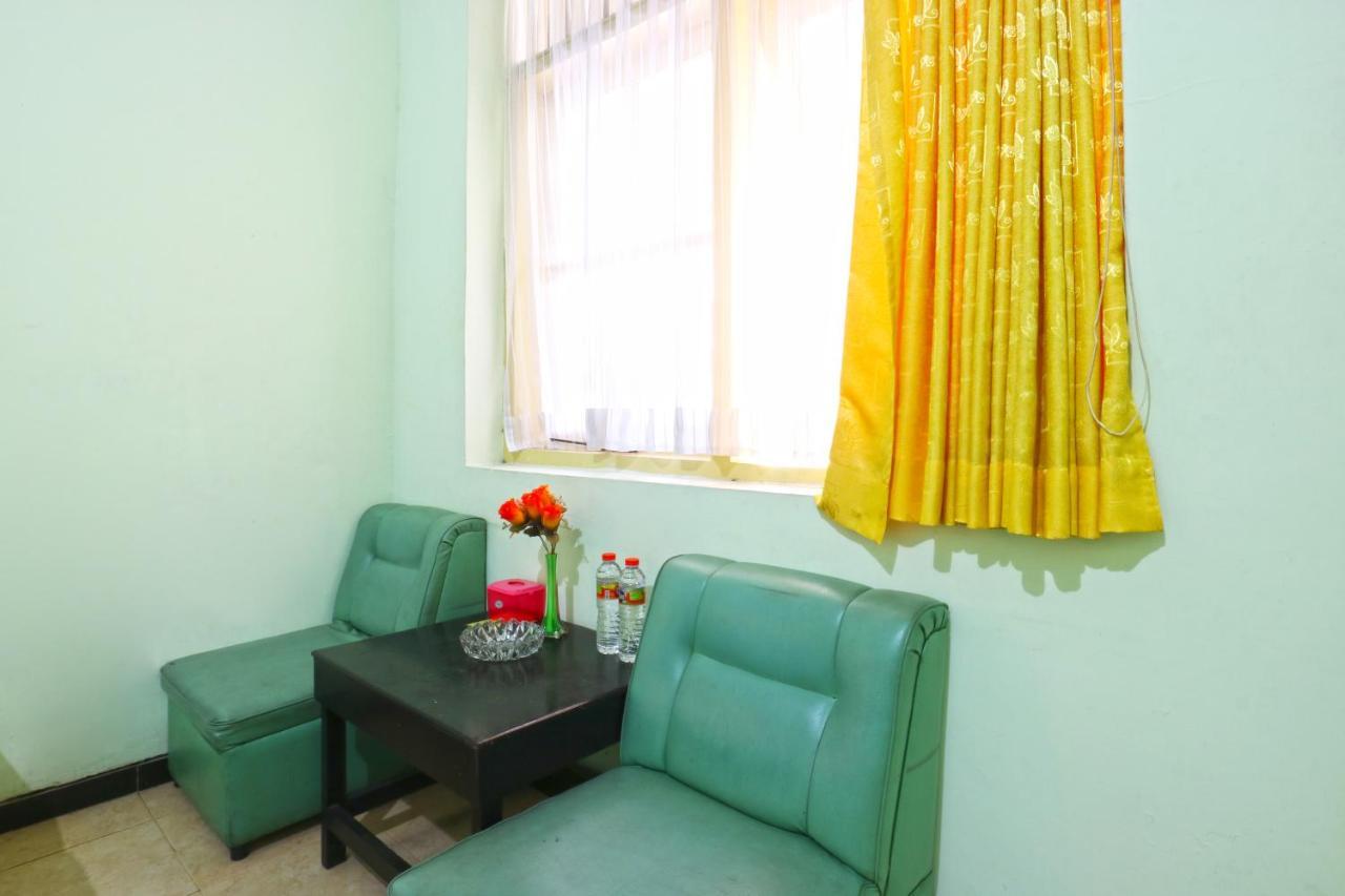 Hotel Camelia Malang Buitenkant foto