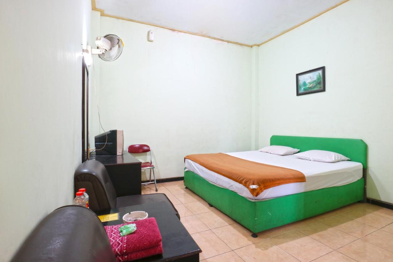 Hotel Camelia Malang Buitenkant foto