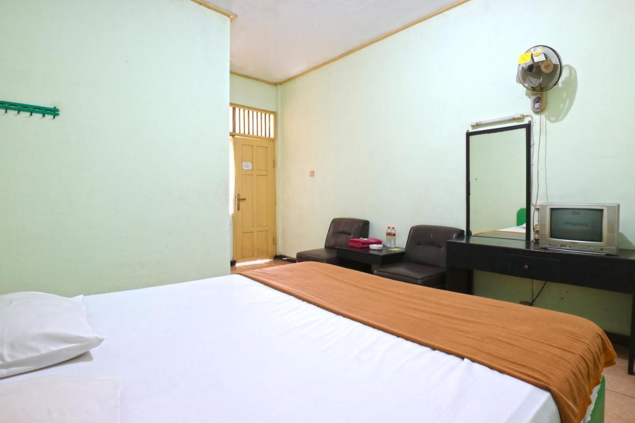 Hotel Camelia Malang Buitenkant foto