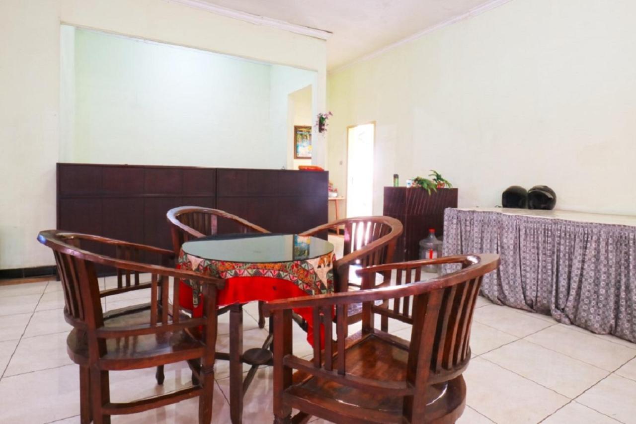 Hotel Camelia Malang Buitenkant foto
